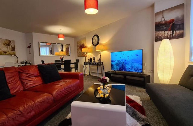Lovely 2-bed Apt+Wi-Fi+Parking.