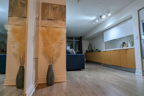 Lovely 2 Bed Condo in Downtown Toronto