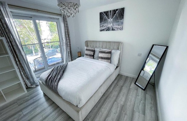 Lovely 2-Bed Flat along the River Thames