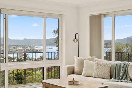 Lovely 2 Bed Home with views