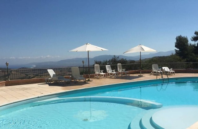 Encantador apartamento de 2 habitaciones con piscina comunitaria (las ofertas pueden estar disponibles)