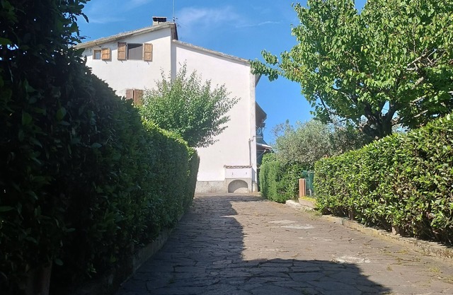 Lovely 2-bedroom apartment in Tuscany Chianti with AC, WiFi garden private