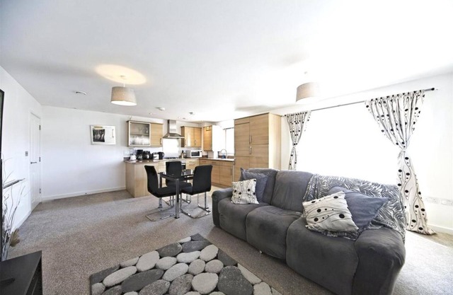 Lovely 2-bedroom apartment close to local ponds