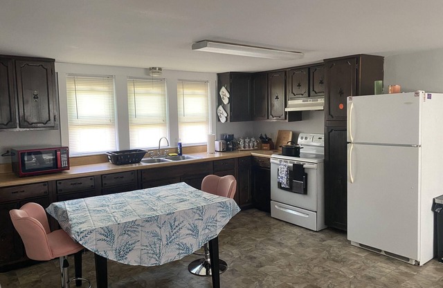 Lovely 2-bedroom apartment with parking on premises