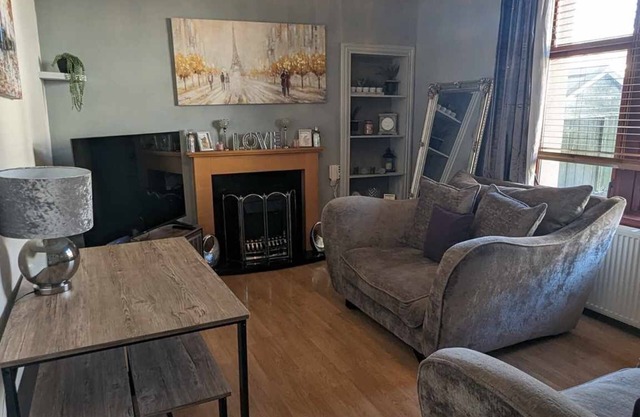 Lovely 2 Bedroom Apartment with modern amenities. Ground floor with parking.