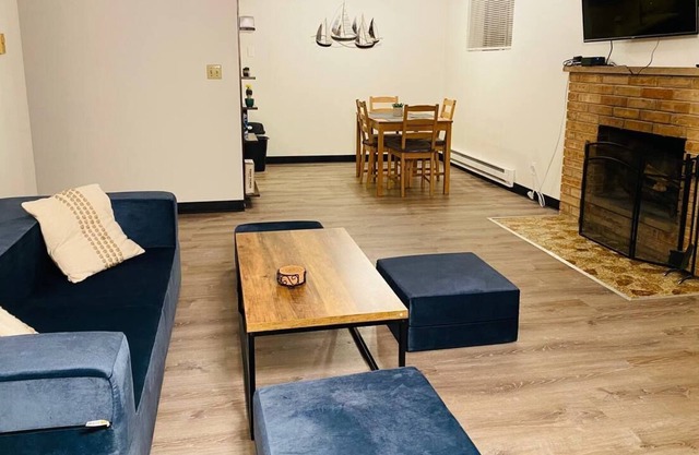 Lovely 2-bedroom condo with fireplace and patio