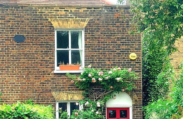 Lovely 2 Bedroom Cottage in Highgate Village, London