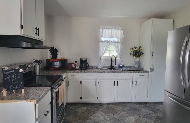 Lovely 2-bedroom House to refuel, relax and replenish yourself.