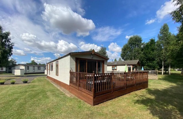 lovely 2 bedroom lodge on a 18 hole golf course