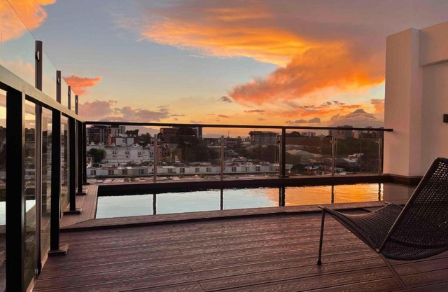 Lovely 2 Bedroom Loft with pool