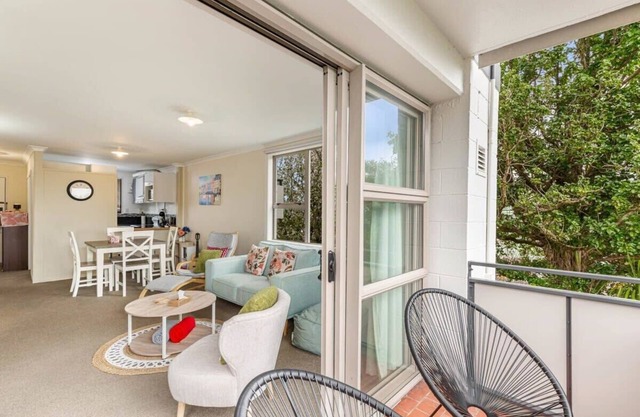 Lovely 2-Bedroom Apartment with Free Parking