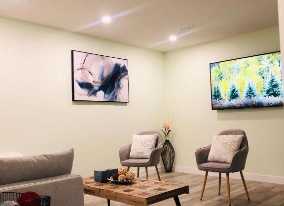 Lovely 2-bedroom suite with private entrance