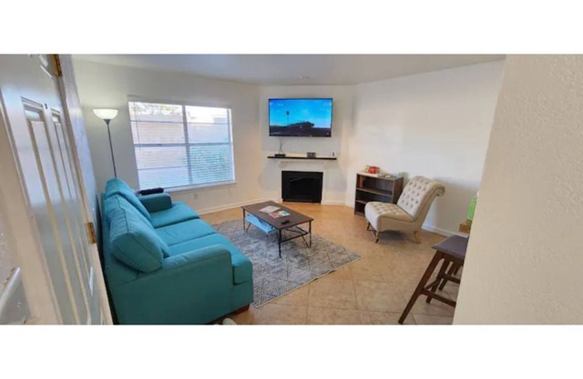 Lovely 2-Bedroom Condo with a Pool