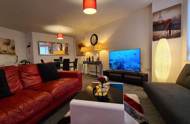 Lovely 2BD/1BA City Centre+ Wi-Fi+ Free Parking.