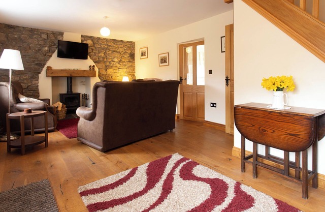 Lovely 3-bed Cottage in the Quiet Hamlet of Horeb