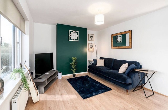 Lovely 3-Bed Home in Nottingham