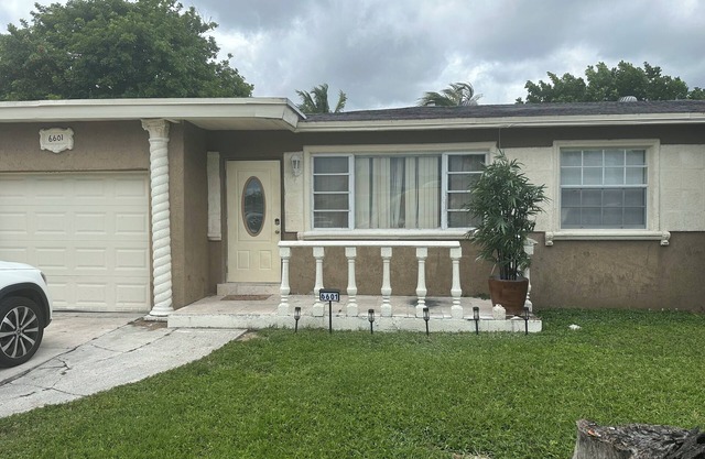 Lovely 3-bedroom/2.5ba house in Miramar