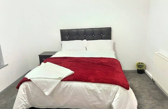 Lovely 3 Bedroom Apartment Near QE Hospital Harborne Birmingham