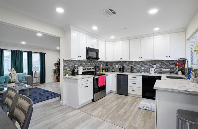 Lovely 3-bedroom apartment within 15 minutes of Disneyland/Central OC