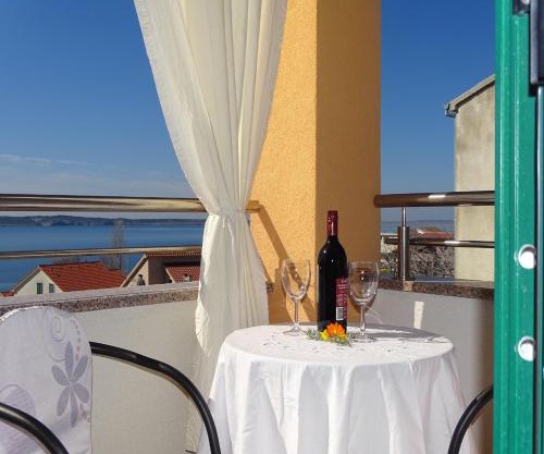 Lovely 3 bedroom apartment Lemi near beach