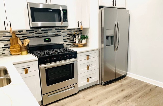 Lovely 3-bedroom Condo With Free Parking King Bed