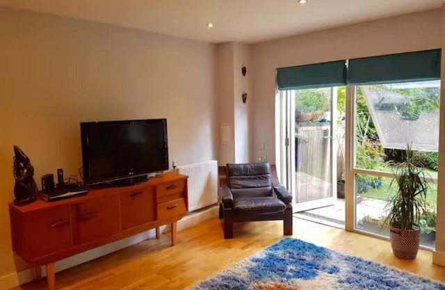 Lovely 3 Bedroom Garden Duplex in Islington/Stoke Newington. Family friendly!
