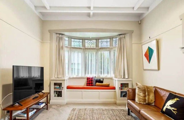 Lovely 3-Bedroom Home with Free Parking