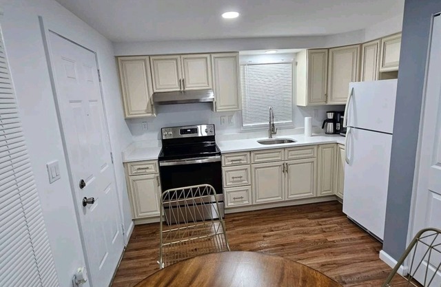 Lovely 3-bedroom Parking, 20 Min To NYC!