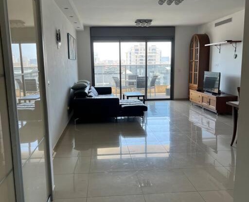 Lovely 3 BRD apartment few minutes from the beach