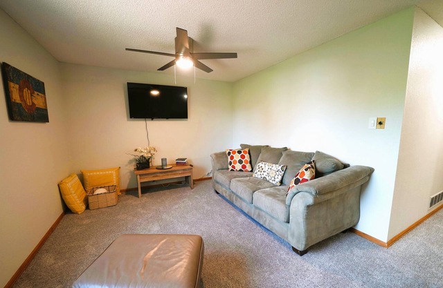 Lovely 3Bdr/3Bath home with garage parking