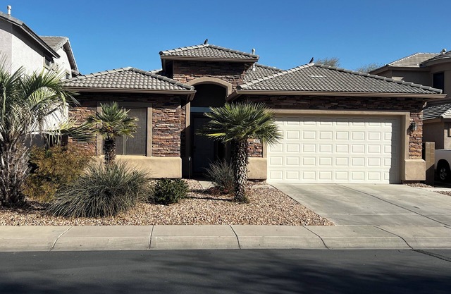 Lovely 3BR ranch home in Maricopa resort community w/ pools, courts, fitness ctr