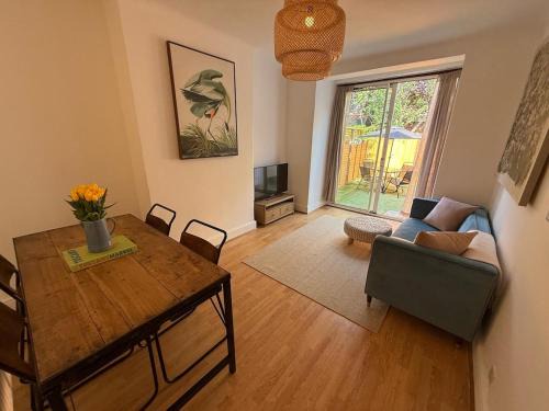 Lovely 4 BR House in Southfields near Wimbledon