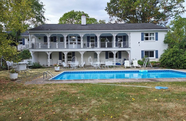 Lovely 5-BR home in charming Bellefonte 15 minutes from PSU. Pet/family friendly