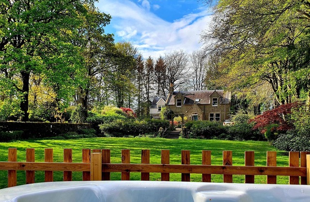 Lovely 6-bed country house with pool, nr Arbroath