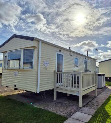 Lovely 6 Berth Caravan At Sun Valley In North Wales Ref 81023A