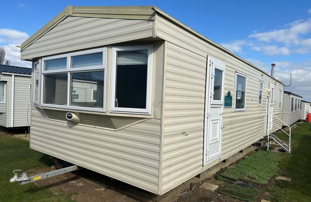 Lovely 8 berth caravan at Harts Holiday Park in Kent ref 74066B