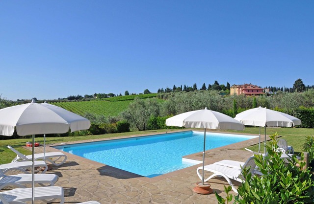 Apartamento con WIFI, piscina, A/C, vista panorámica, aparcamiento, cerca de Greve In Chianti