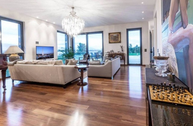Lovely Amazing 5 BR Contemporary Villa in Cologny