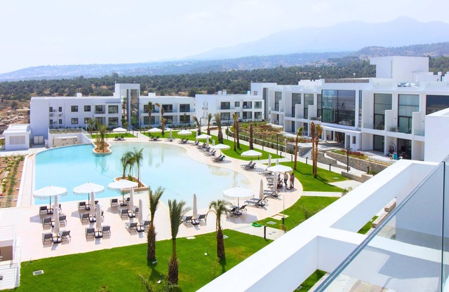 Precioso y elegante apartamento con relajantes vistas al jardín.