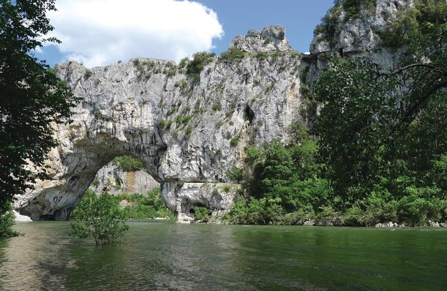 Alojamiento de 2 habitaciones en St Florent s. Auzonnet