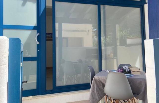 Acogedor apartamento para 4 personas con WIFI, A/C, TV, terraza, mascotas permitida y aparcamiento