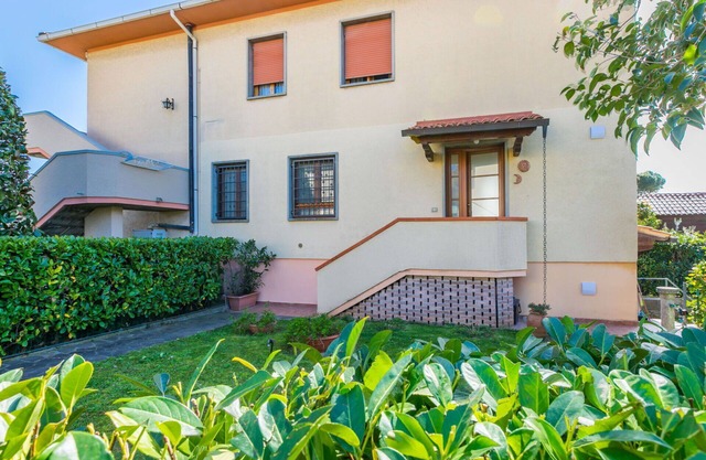 Hermoso apartamento para 4 personas con A/C, WIFI, TV, patio y aparcamiento