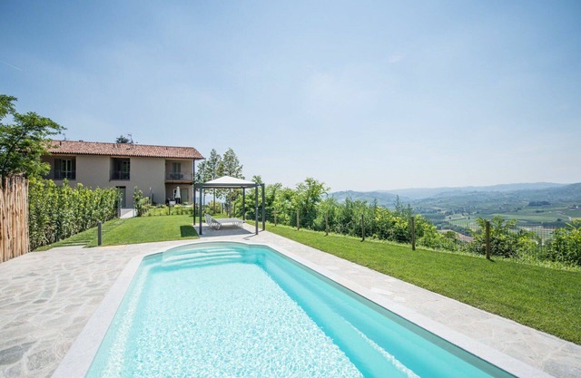 Bonito apartamento en villa con piscina, WIFI, A/C, TV, patio, vista panorámica y aparcamiento