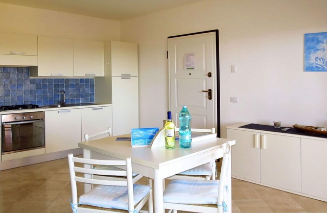 Lovely apartment for 4 people with WIFI, pool, A/C, terrace, pets allowed and parking