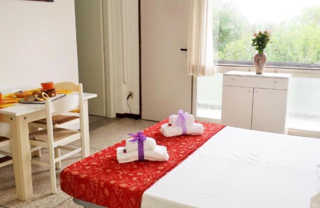 Lovely apartment for 5 guests by the beach