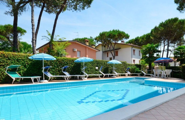 Lovely apartment for 6 people with A/C, pool, WIFI, TV, terrace, pets allowed and parking