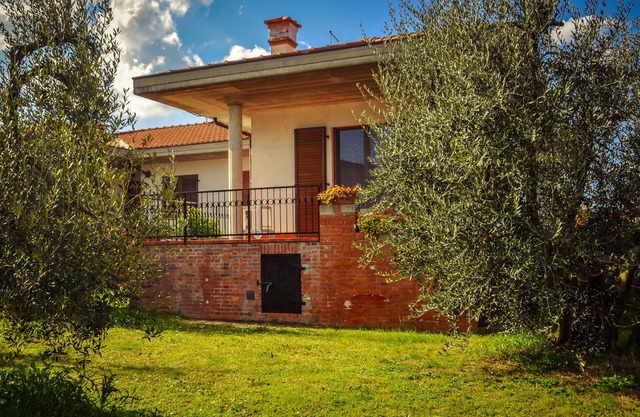Acogedor apartamento para 4 personas con WIFI, TV, patio y aparcamiento, cerca de Arezzo