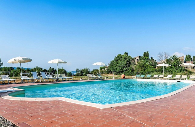 Precioso apartamento en villa con piscina, WIFI, TV, terraza, mascotas permitida y aparcamiento