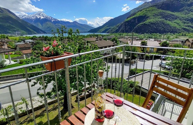Hermoso apartamento para 5 personas con WIFI, TV, balcón y aparcamiento