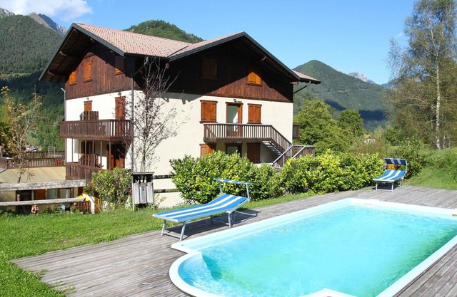 Hermoso apartamento con WIFI, piscina, TV, terraza, aparcamiento, cerca de Riva Del Garda